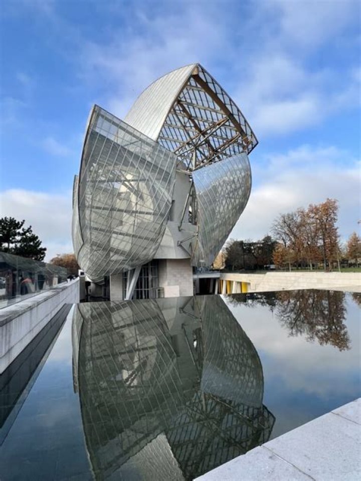 Where is the Fondation Louis Vuitton located?