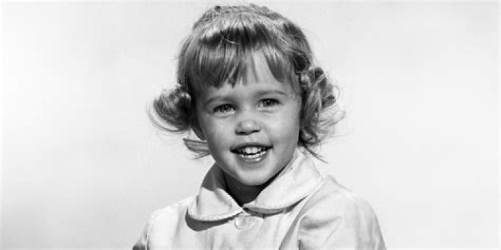Which actress started as a child star at MGM in the forties?