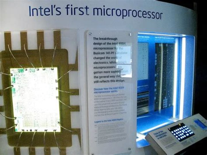Which is the first microprocessor by Motorola?
