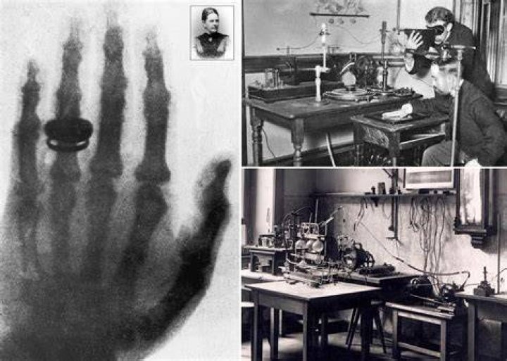 Which type of rays was Roentgen working in 1895?