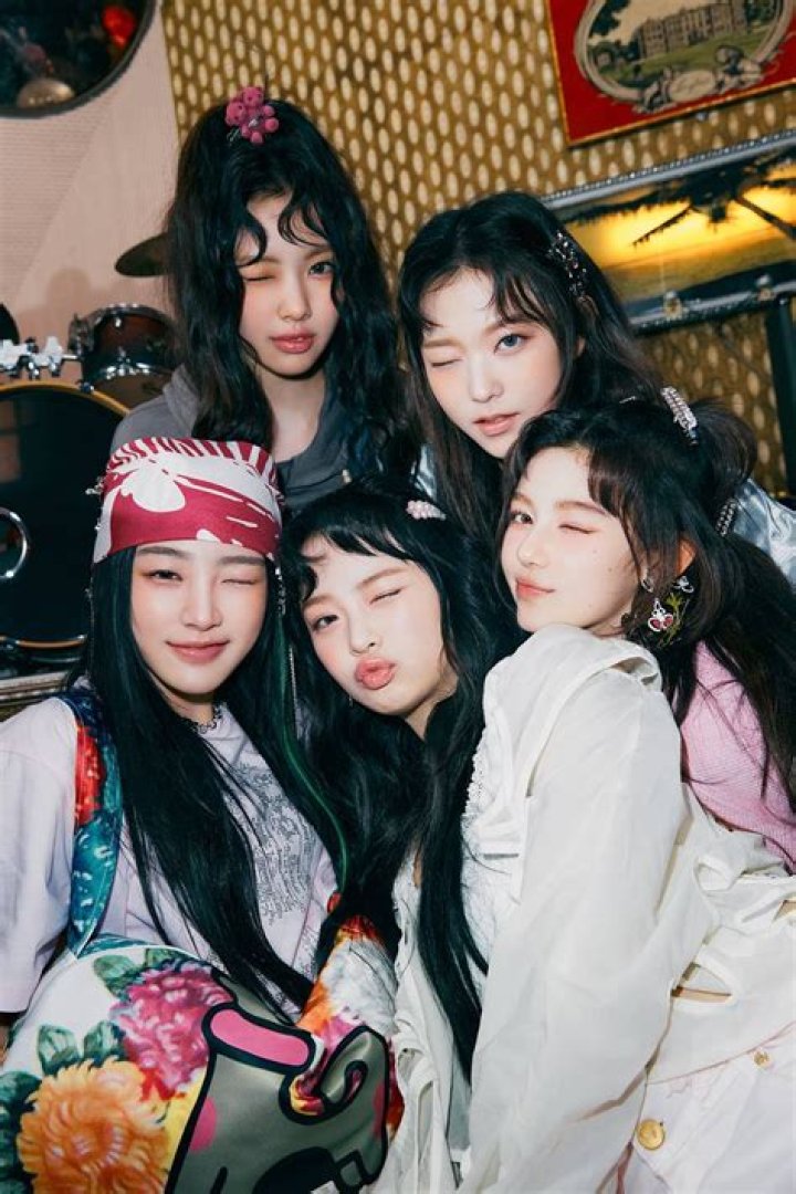 Who are the members of Klangkarussell?