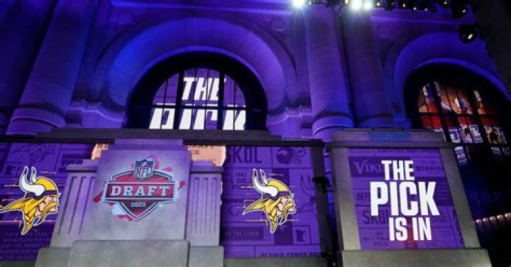 Who did the Vikings draft in 2015?