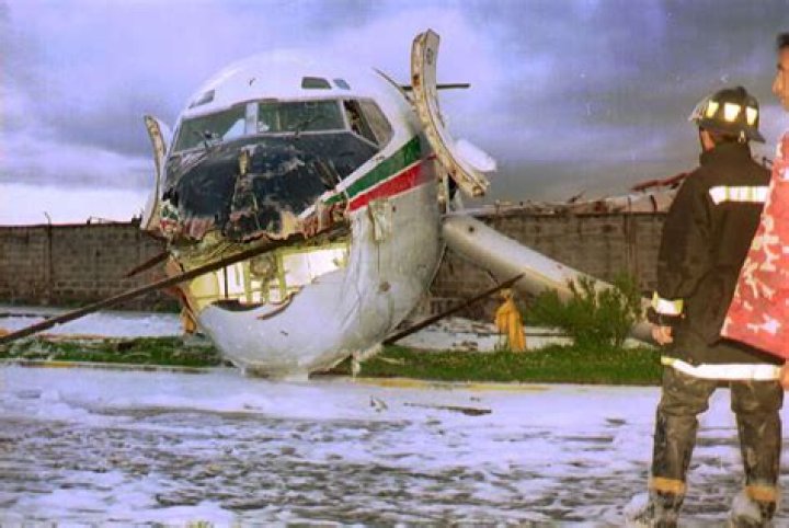 Who died in plane crash with Ricky Hendrick?