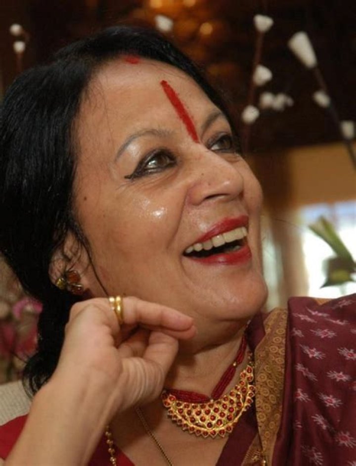 Who does Sonal Mansingh go with?