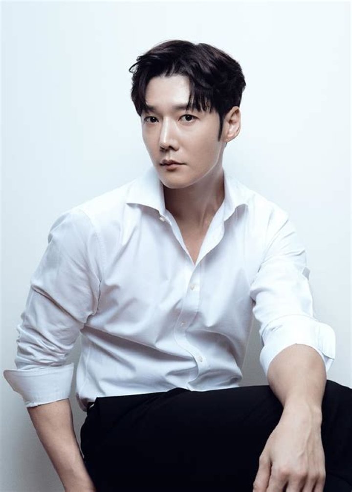 Who is chochoi Jin-hyuk?