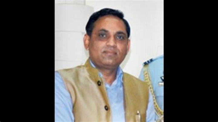 Who is collector of Bhandara?
