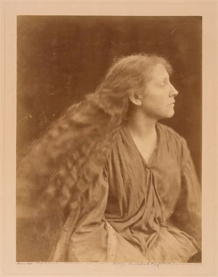 Who is julia Margaret Cameron known for photographing?