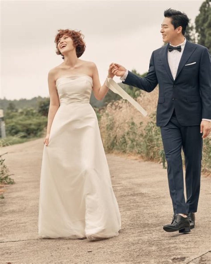 Who is the wife of Jo Jung Suk?