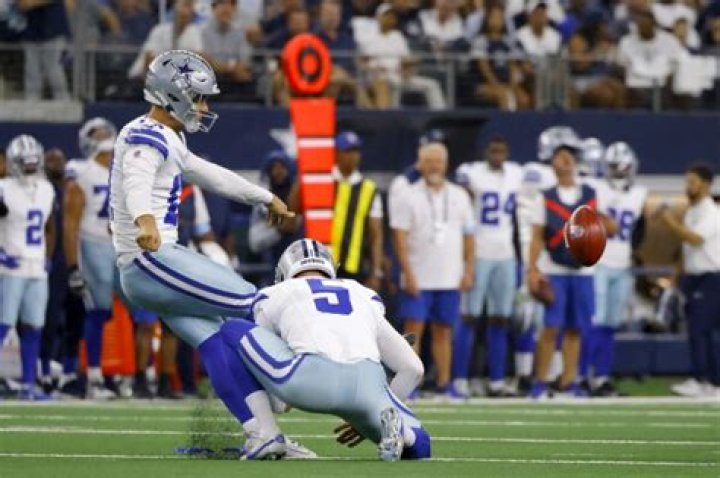 Who kicked a 65 yard field goal?