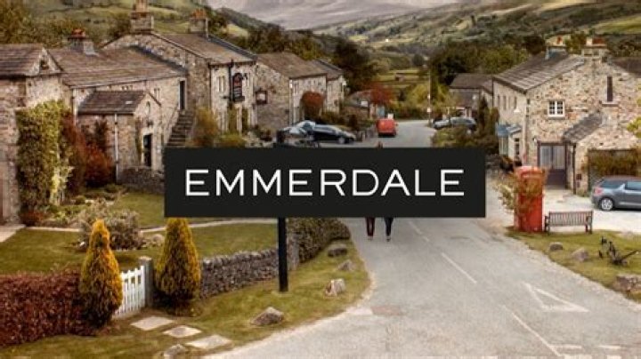 Who left Emmerdale between 2006 and 2015?