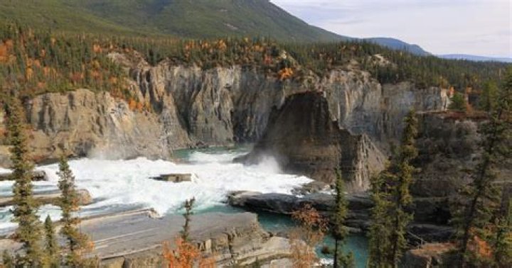 Who owns Canadian North?
