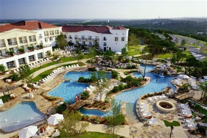 Who owns La Cantera in San Antonio?