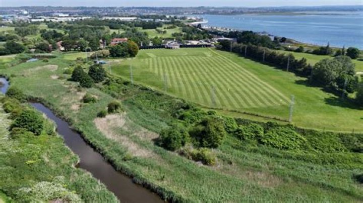 Who owns Portsmouth Golf Club?