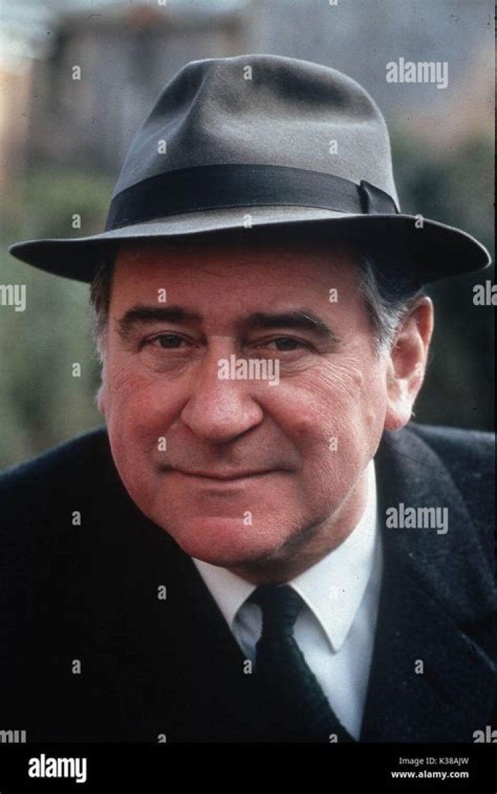 Who played the detective in Ruth Rendell?