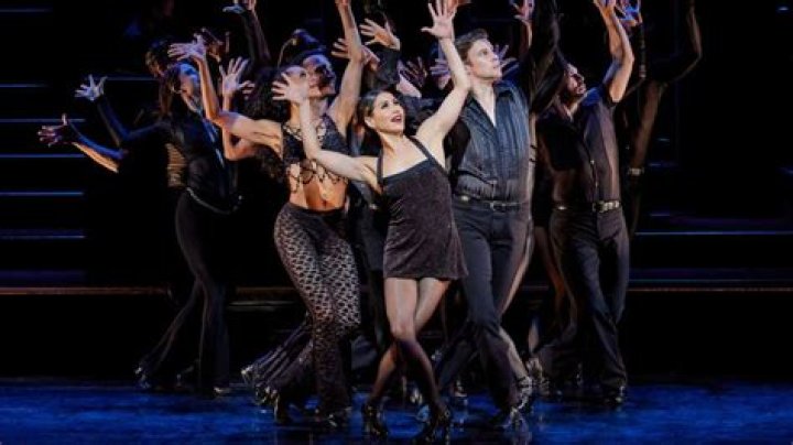 Who stars in Chicago on Broadway?