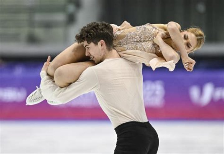 Who won pairs figure skating Olympics 2010?