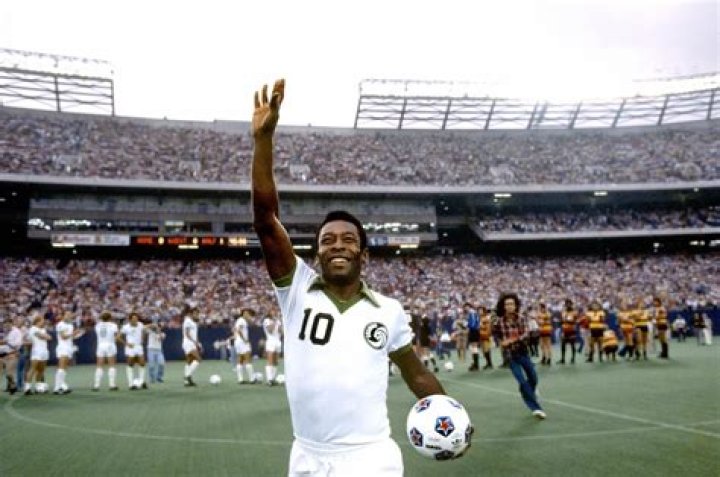 Why did New York Cosmos dissolve?