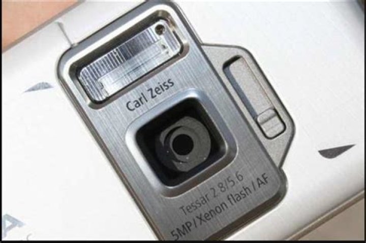 Why don t phones have Xenon flash?