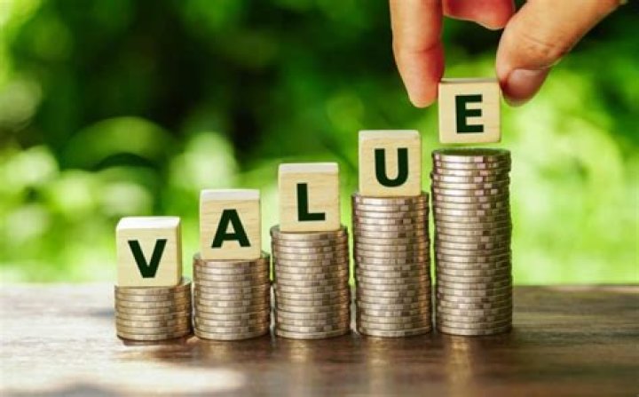 Why is the value of money dependent on the price level?