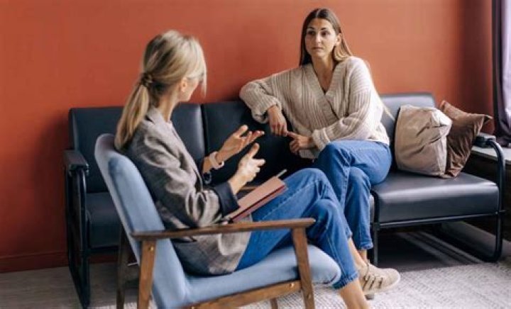 Why should psychologists avoid multiple relationships in therapy?